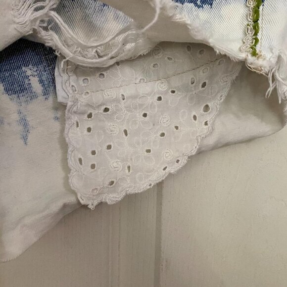 Free People Women's Ombre Distressed Raw Hem Peek A Boo Pocket Jean Shorts Sz 26 - Picture 4 of 11